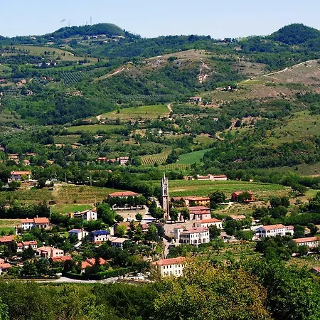 Ξενοδοχείο με διαμερίσματα Delta 3*